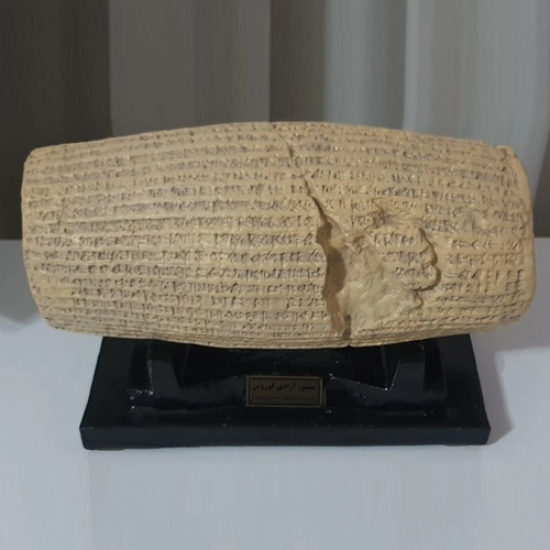 مجسمه دست ساز